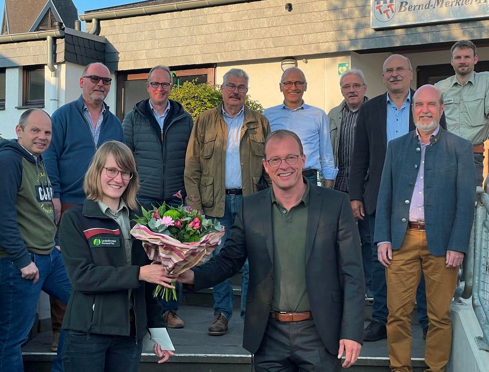 Verbandsvorsteher Jörg Lempertz begrüßte die neue Forstamtsleiterin Christine Haensch.