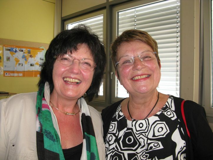 Melitta Stang (links) und Hildegard Beickler haben insgesamt 79 Jahre an der Kurfürst-Balduin-Realschule unterrichtet. Nun freuen sie sich auf die Zeit ohne Schule. Foto: FF