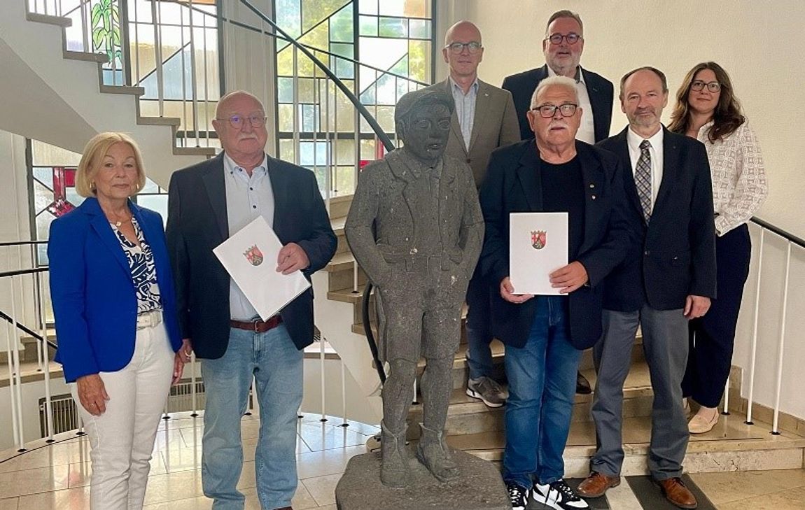 V.l.: Hannelore Knabe, Norbert Knabe, Oberbürgermeister Dirk Meid, Hans Jakob Molitor, Hans-Jürgen Gross, Joachim Anheier und Anke Hinterholz-Britscho.