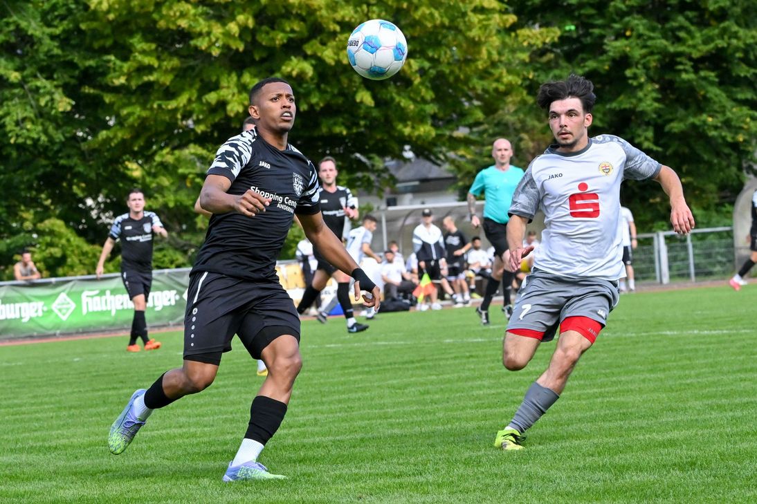 Fünfter Sieg im fünften Spiel:  Mayen gewann gegen Urbar mit 3:0.