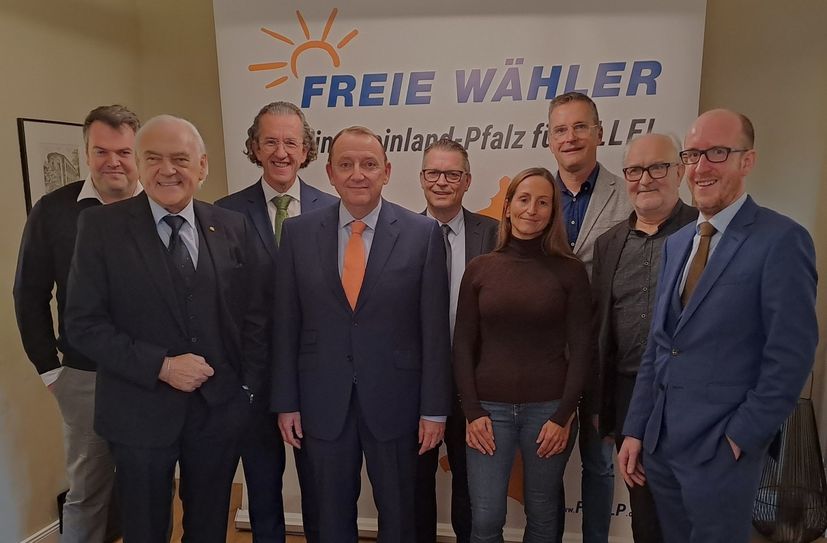 v.l.n.r.: Thorsten Kläs, Hans Mayer, Joachim Streit, Daniel Klingelmeier, Jürgen Poss, Jeanne Lengert, Christian Abel, Jean-Marc Lheritier, Christian Zöpfchen