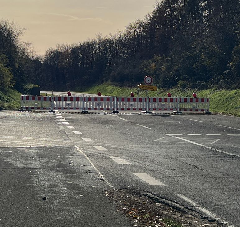 Seit März war die Talbrücke Effelsberg aufgrund von Sanierungsarbeiten voll gesperrt. Jetzt wird sie wieder geöffnet.