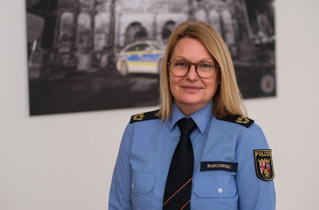 Anja Rakowski tritt als erste Polizeipräsidentin in Rheinland-Pfalz vehement für die Vereinbarkeit von Familie und Beruf ein.