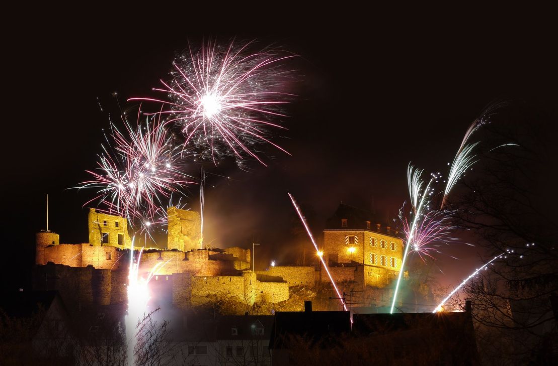 Am Vorabend des Bürgerfestes wird wieder ein Feuerwerk von der Burg abgeschossen.