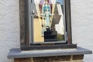 Der neue Bildstock &amp;quot;Großmutter Anna, Mutter Maria und das Kind Jesus&amp;quot; in Cond