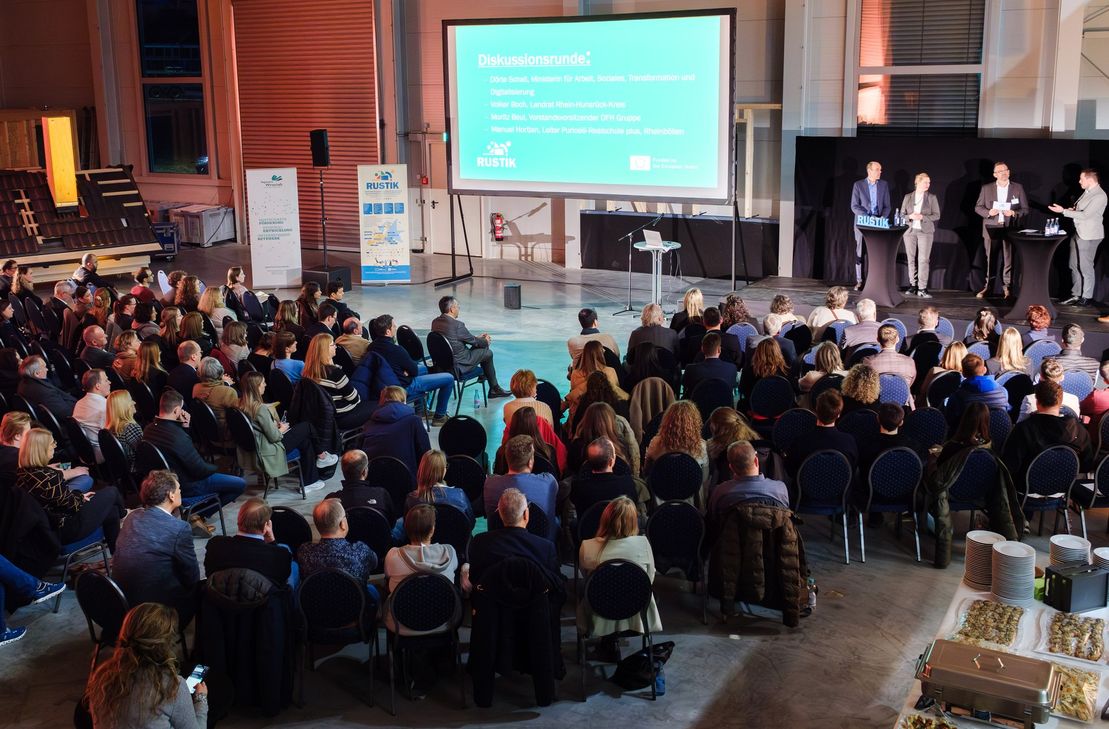 Das DialogForum "Jugend und Ausbildung im Rhein-Hunsrück-Kreis" fand im Leistungs- und Innovationszentrum der DFH in Simmern statt.