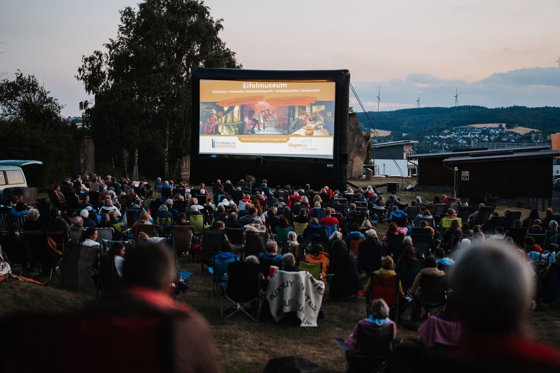 Vorpremiere von „Chéri, ich komme! – Die Erfindung der Lust“ beim Open-Air-Kino auf dem Grubenfeld.