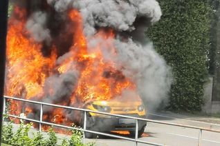 Ein E-Auto der Post-Flotte ging in Flammen auf.