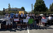 Mendiger Vereine und Unternehmen überreichten beim Stopp der „VOR-TOUR der Hoffnung“ ihre Spendenschecks
