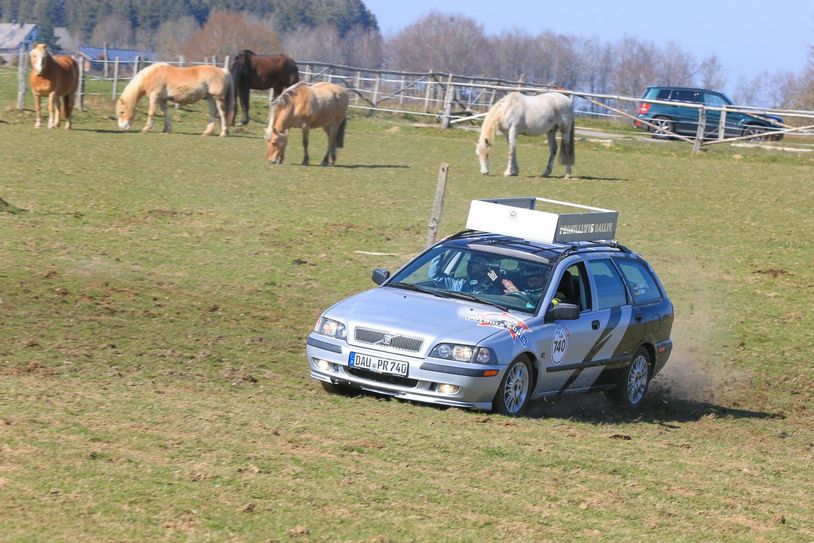 Eifel-tauglich ist der aufgemotzte Volvo auf jeden Fall, wie Tests auf herausforderndem Gelände belegen. Foto: privat