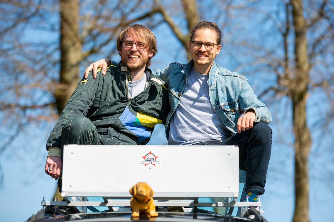 Zumindest moralische Unterstützung erhalten Carsten Faber (l.) und Andreas Seifen vom Wackeldackel. Foto: privat