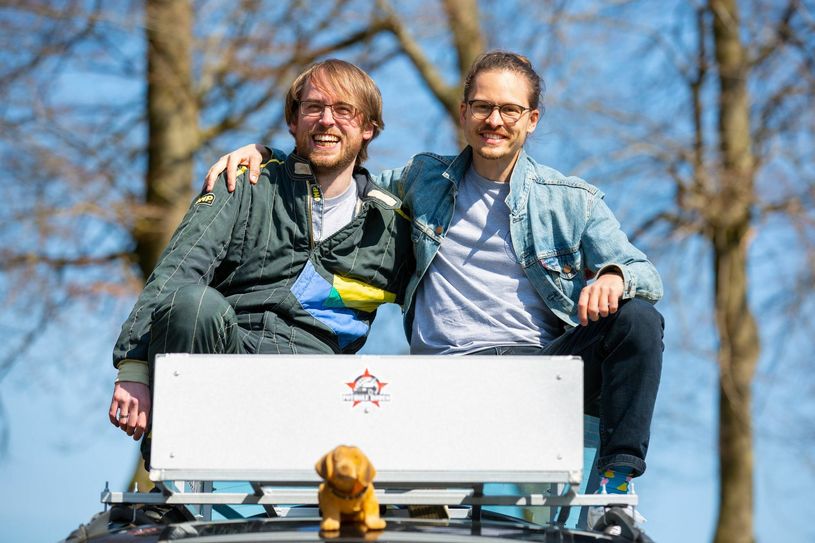 Zumindest moralische Unterstützung erhalten Carsten Faber (l.) und Andreas Seifen vom Wackeldackel. Foto: privat