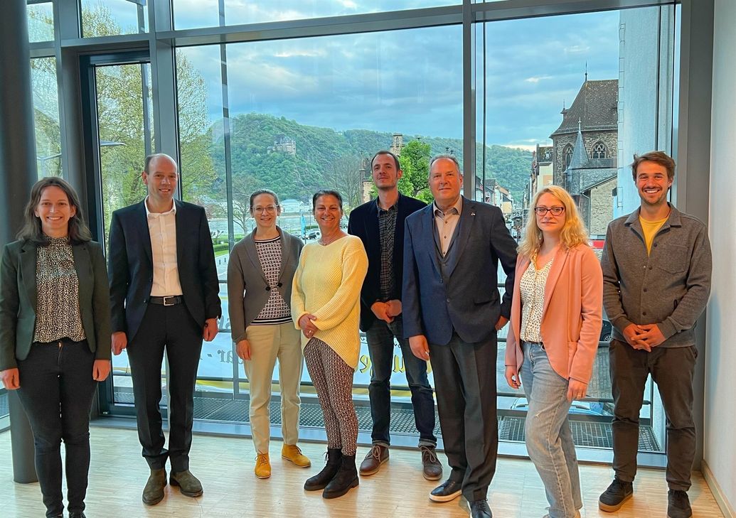 Der Vorstand und das Team der Geschäftsstelle des Zweckverbandes (v.l.): Sara Renzler, Volker Boch, Nadya König-Lehrmann, Nicole Schuh, Nico Melchior, Hansjörg Bathke, Sarah Piller und Maximilian Siech.