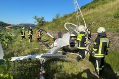 Ein Spritzhubschrauber ist in einem Weinberg bei Ellenz-Poltersdorf abgestürzt.