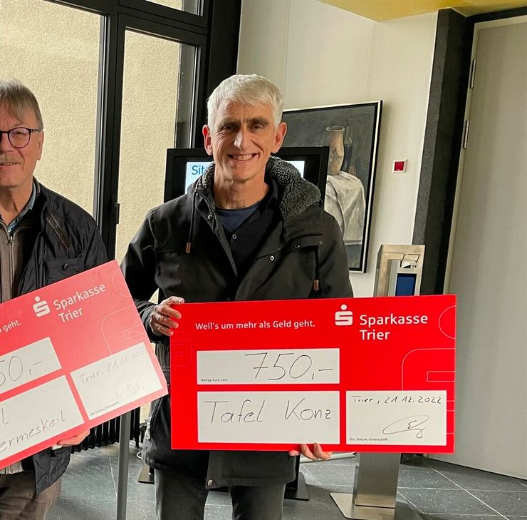 Diakon Andreas Webel aus Hermeskeil und Pastoralreferent Horst Steffen aus Konz freuten sich über die unerwartete Unterstützung.