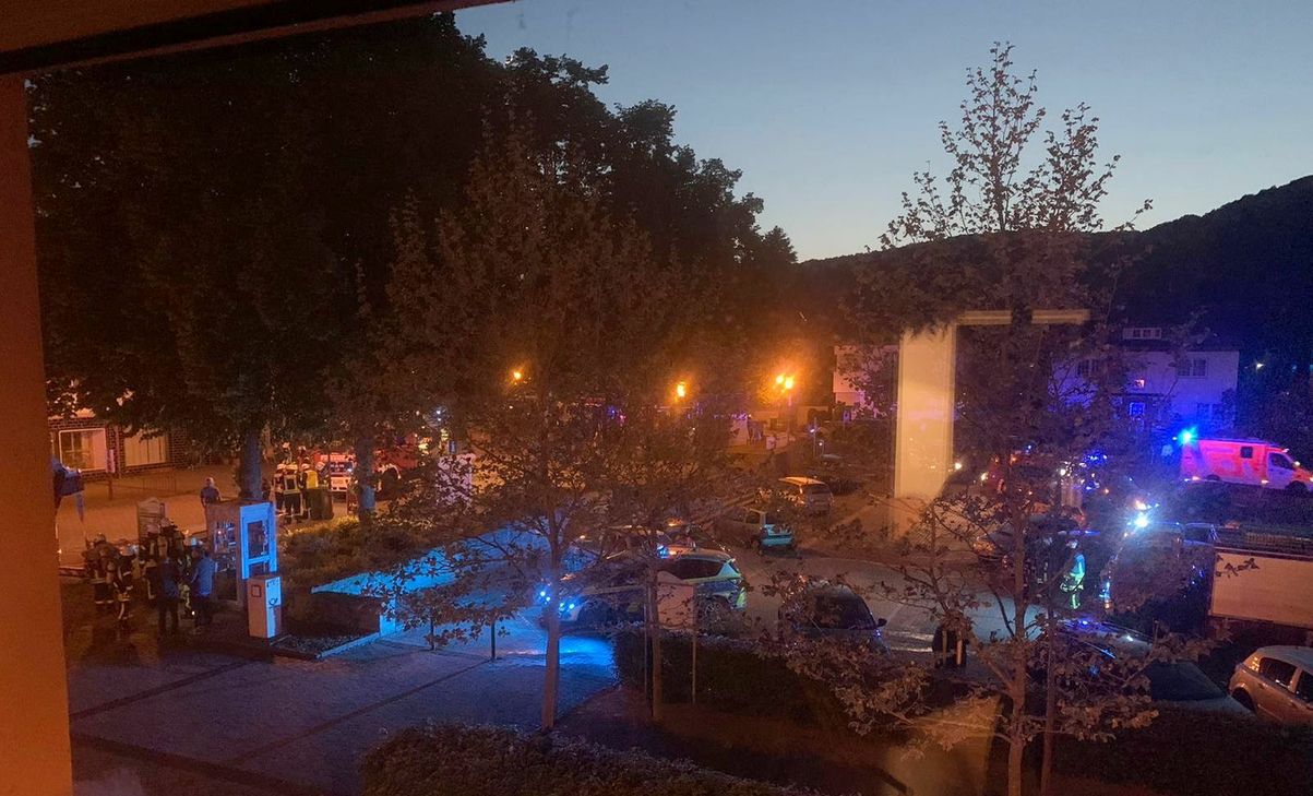 Feuerwehr und Rettungskräfte waren bei einem Brand eines Wohnhauses am Marienplatz in Gemünd im Einsatz. Foto: Privat