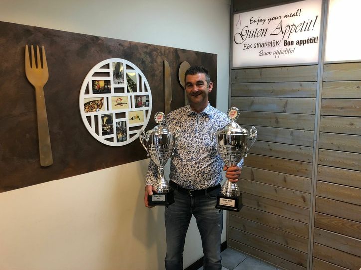 Frank Zimmermann macht die beste Fleischwurst in Nordrhein-Westfalen. Als erster Metzger im Land wurde ihm zum zweiten Mal in Folge der Siegerpokal im Meisterstücke Fleischwurst-Pokal überreicht.