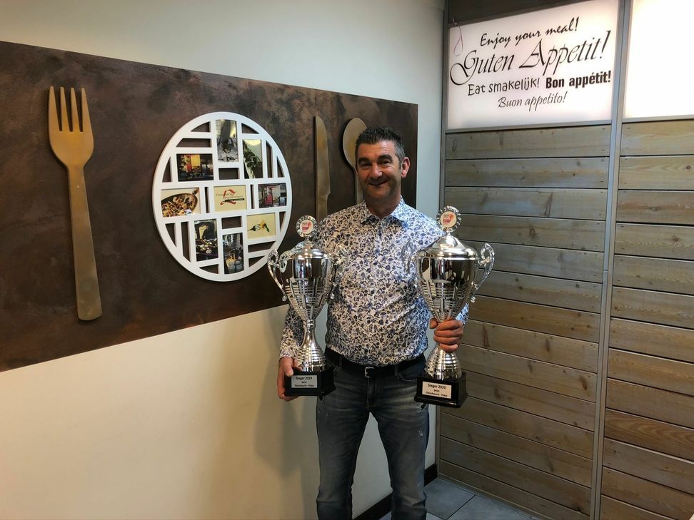 Frank Zimmermann macht die beste Fleischwurst in Nordrhein-Westfalen. Als erster Metzger im Land wurde ihm zum zweiten Mal in Folge der Siegerpokal im Meisterstücke Fleischwurst-Pokal überreicht.