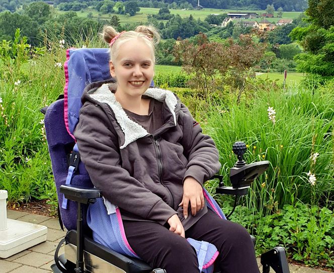 Lorena leidet an einem extrem seltenen Gendefekt. Die Soonwaldstiftung möchte der 19-Jährigen nun durch eine Spendenaktion helfen.