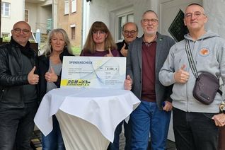 Bei der Spendenübergabe an die DGM, v.l.: Bernd Schreiner (Schriftwart DGM-Sternfahrt), Ricky Schnurr (DGM-Sternfahrt), Silke Schlüter (Vorstand DGM), Michael Bader (Kassenwart DGM LV RLP), Manfred Greis (1. Vorsitzender DGM LV RLP) und Markus Betz.