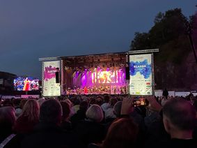 Steinbruch Open Air vor impossanter Kulisse