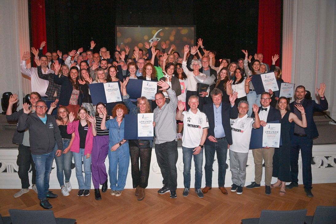 Im Kurhaus wurden die Preisträger des 17. Zukunftspreises Heimat ausgezeichnet. 88 Initiaven hatten sich beworben.  				 Foto: Peter Seydel