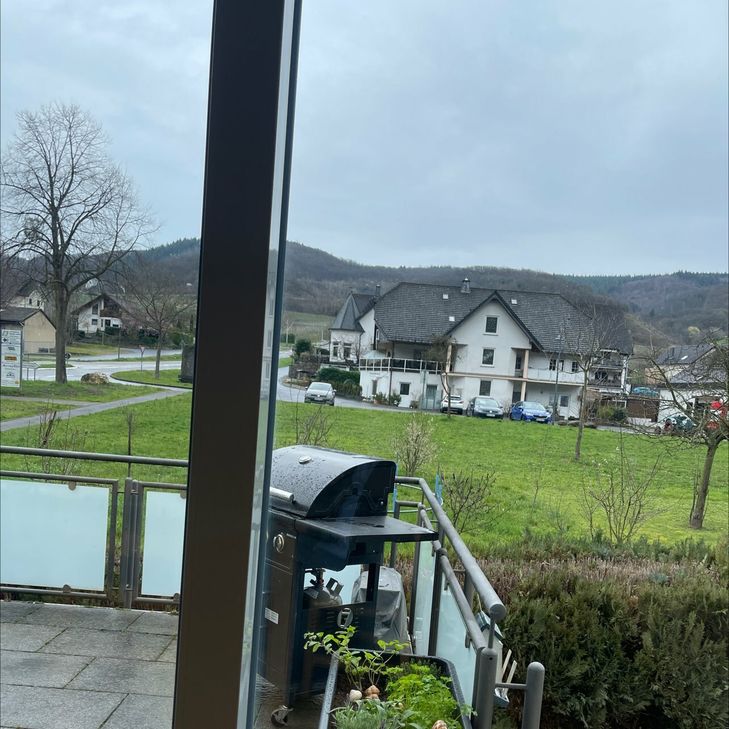 Noch sieht alles grau aus. Alle warten auf die Sonne.