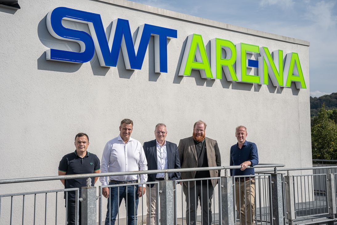 Von links: Oliver Thomé (Geschäftsführer Popp Concerts), Achim Schmitz (Geschäftsführer RÖMERSTROM Gladiators Trier), Arndt Müller (Vorstand SWT), Arnd Landwehr (Geschäftsführer MVG Trier), Markus Nöhl (Kulturdezernent der Stadt Trier / MVG-Aufsichtsratsvorsitzender).