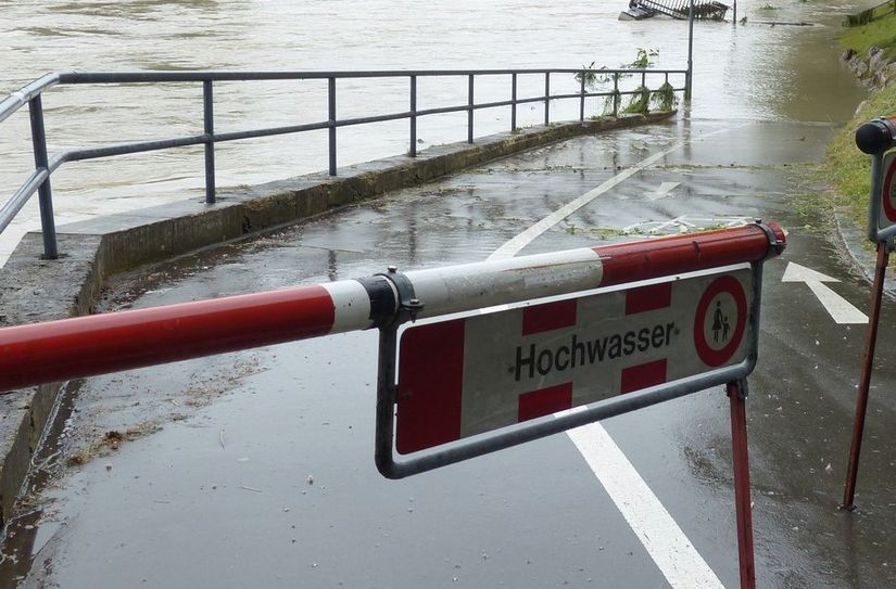 Nach den verheerendne Folgen des Pfingst-Unwetters sagt Innenminister Michael Ebling finanzielle Unterstützung für mehrere Landkreise zu, darunter die Landkreise Bitburg-Prüm, Trier-Saarburg und die Stadt Trier.