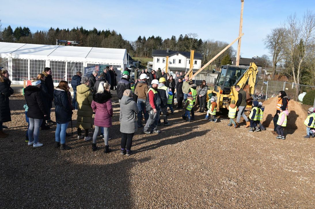 Rege Anteilnahme herrschte bei der Grundsteinlegung.