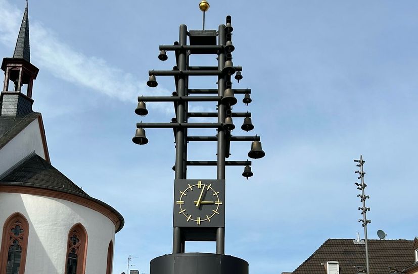 Der Bitburger Glockenturm in der oberen Haupstraße.