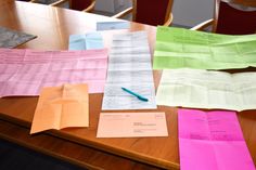 Das Europaparlament, der Kreistag, VG-, Stadt- und Gemeinderäte sowie ehrenamtliche Bürgermeister und Vorsteher werden gewählt.