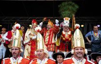 Das Euskirchener  Dreigestirn Prinz Mucki I., Bauer Thomas  und Jungfrau Johanna.