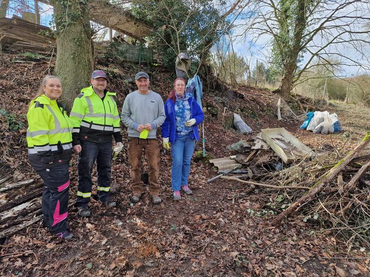 Helfer der Eifel'wehren und Peter Hüging