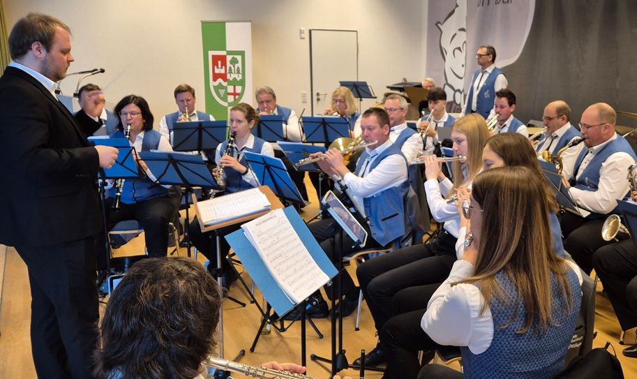 Musikalisch umrahmt wurde der Neujahrsempfang sehr stimmungsvoll vom exquisiten Musikverein Harmonie Halsenbach.