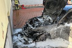 Fahrzeugbrand an der Tankstelle.