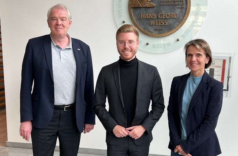 Zum Arbeitsgespräch war der CDU-Landtagsabgeodnete Daniel Scheen-Pauls ins Medienhaus Weiss gekommen. Die Geschäftsführer des Weiss-Verlags, Martina Schmitz und Alexander Lenders, luden ihm eine Menge Aufgaben ins Gepäck: Von mehr Unterstützung für die Medienbranche über infrastrukturelle Fragen bis hin zum Bürokratieabbau, um die Investitionsbereitschaft zu stärken und das Abwandern des Mittelstandes zu stoppen.