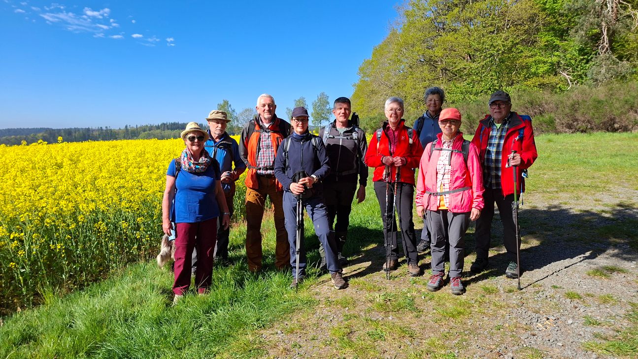 Die Wandergruppe auf dem Eifelsteig.