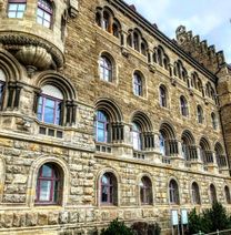 Ein Mitarbeiter des Bundesamtes für Ausrüstung, Informationstechnik und Nutzung der Bundeswehr (BAAINBw) in Koblenz soll durch Bestechung einen Millionenschaden verursacht haben