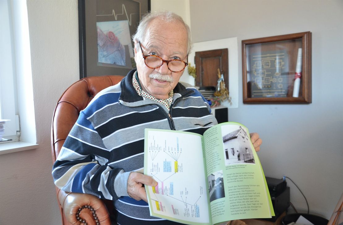 Werner Cosler widmet sich in seiner aktuellen historischen Dokumentation dem Roetgener »Rommelweg«, in dem auch sein Geburtshaus steht. Foto: T. Förster