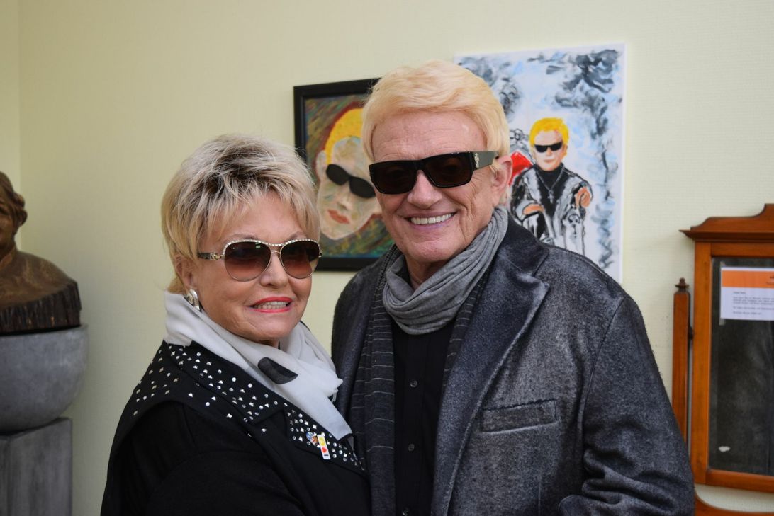 An vier Abenden sind Schlagerstar Heino und seine Gattin Hannelore zum Greifen nah im Münstereifeler Kurhaus. Foto: Breuer