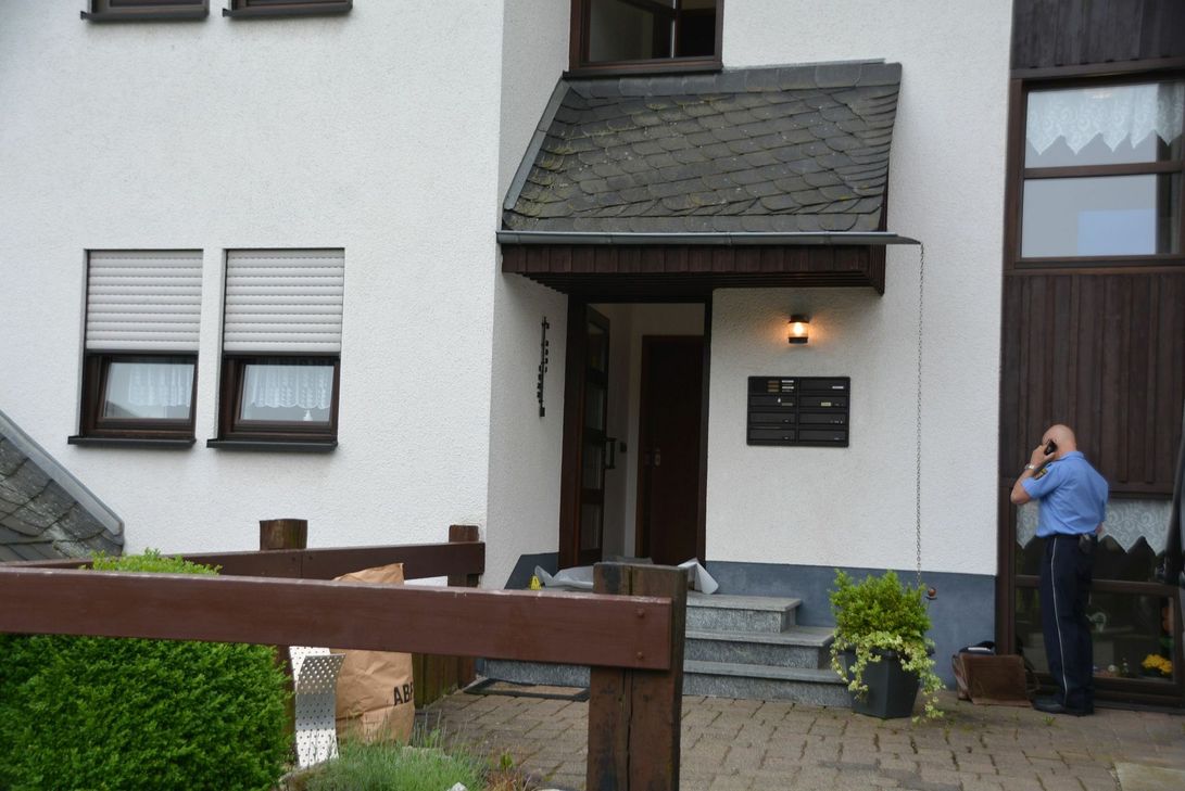 Das Haus, in dem der Sohn seine Mutter und einen Nachbarn erstach. Foto: Klaus Desinger