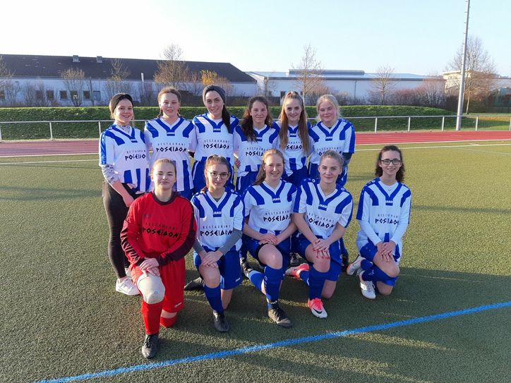 Das Mädchenteam des Sankt-Matthias-Gymnasiums holte den Titel nach Gerolstein. Foto: SMG