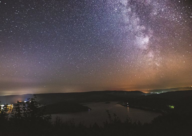 Die Milchstraße über dem Rursee... Foto: Andy Holz
