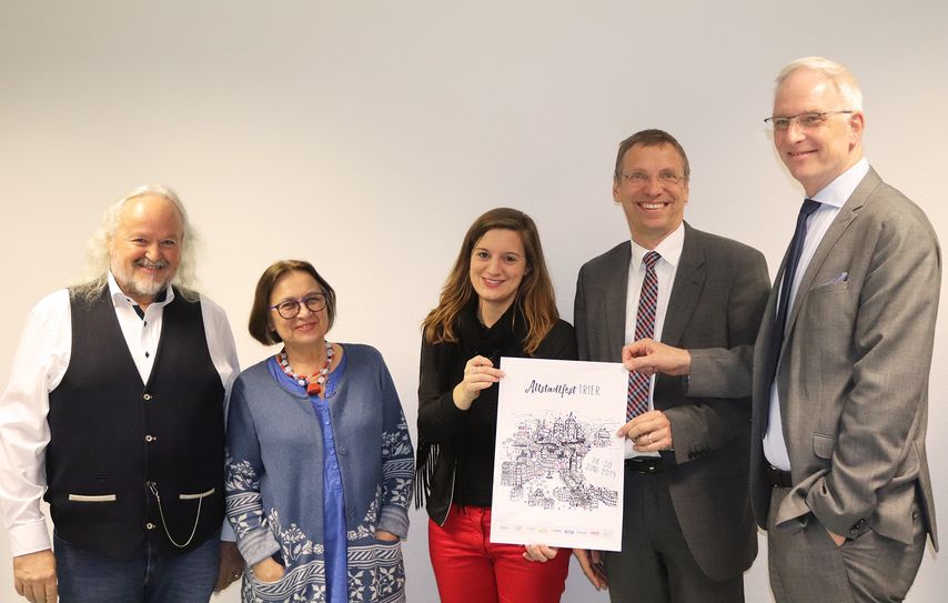 Präsentieren stolz das Siegermotiv: Helmut Leiendecker, Anna Bulanda-Pantalacci, Alexandra Meusel, Norbert Käthler, Wolfram Leibe (v.l.n.r.). Foto: ttm