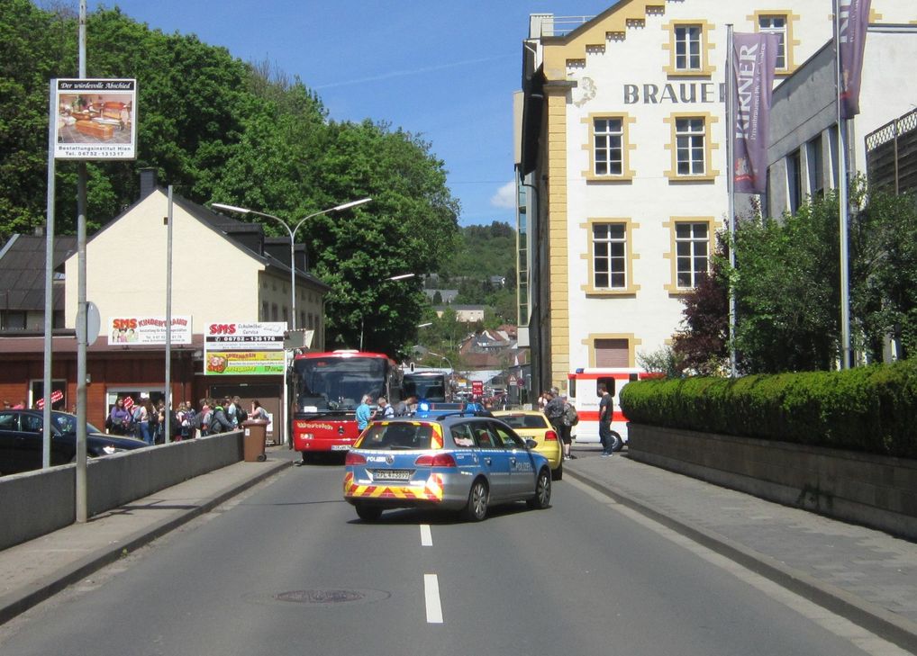 Die Kallenfelser Straße blieb heute für rund 90 Minuten gesperrt. Foto: Polizei
