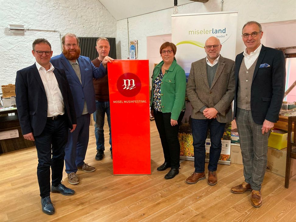 v.l.n.r. Stefan Metzdorf (Vizepräsident), Markus Nöhl, Romain Asselborn (Schatzmeister), Martine Cognioul-Loos (Schriftführerin), Marc Weyer (Präsident), Tobias Scharfenberger (Künstlerische Leitung) | nicht im Bild: Lilian Erbel (Geschäftsführung), Olivier Gravier und Claude Schommer.