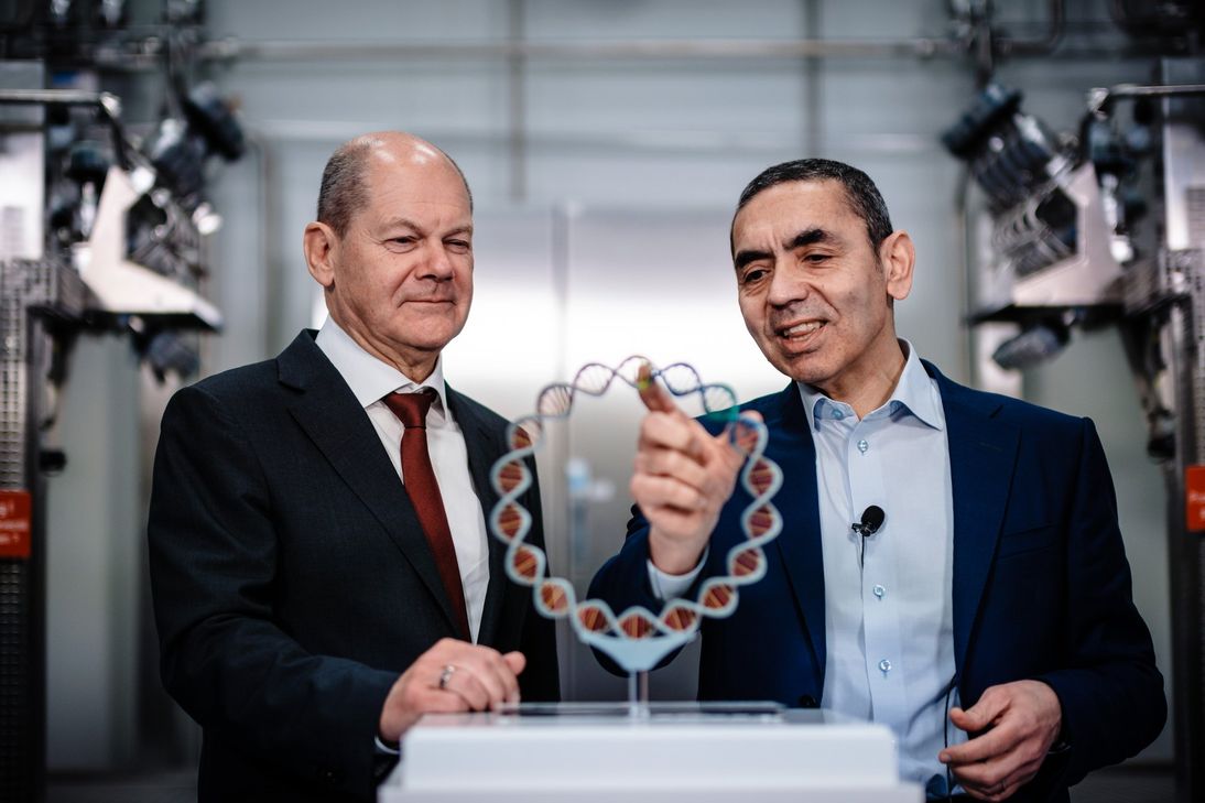 Bundeskanzler Olaf Scholz besuchte Biontech im Jahr 2023.