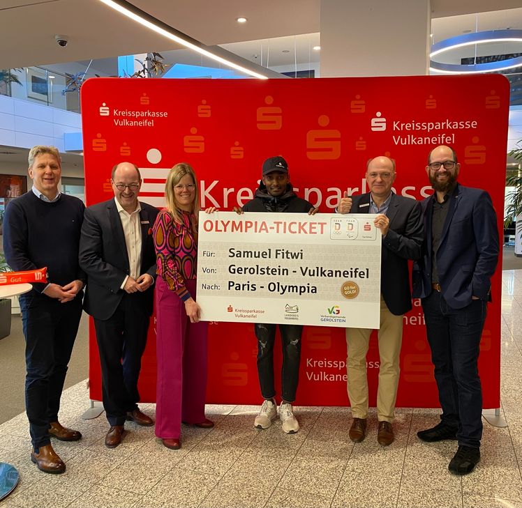 Samuel Fitwi (3. von rechts) hat die Olympiaqualifikation geschafft, so wie er es bereits im Sommer angekündigt hatte.