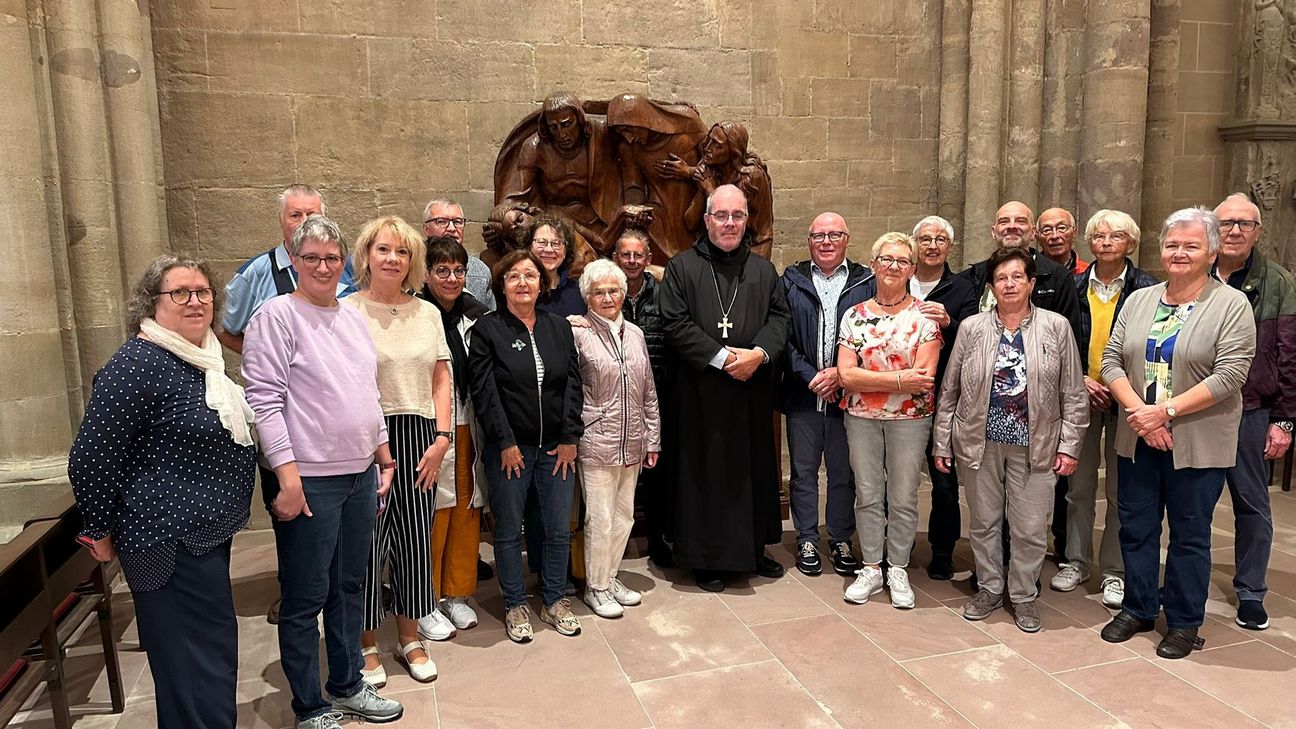 Die Teilnehmerinnen und Teilnehmer der KAB-Tagesfahrt besuchten die Benediktinerabtei Tholey und erhielten den Segen von Abt Wendelinus Naumann..